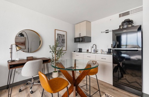 Greenway Plaza-Upper Kirby Apartment | Lodgeur | Trendy studio space | Upper Kirby