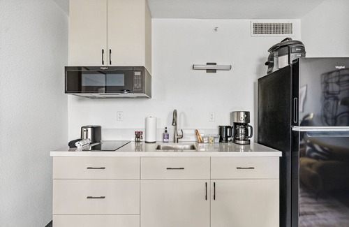 Greenway Plaza-Upper Kirby Apartment | Lodgeur | Trendy studio space | Upper Kirby