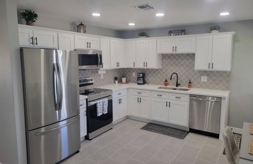 Palm Springs House | Lodging and entertainment all wrapped into one great place!