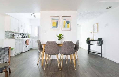 Arts District House | Loft 2 Cheerful Mid-Century - Walk to Old Town!