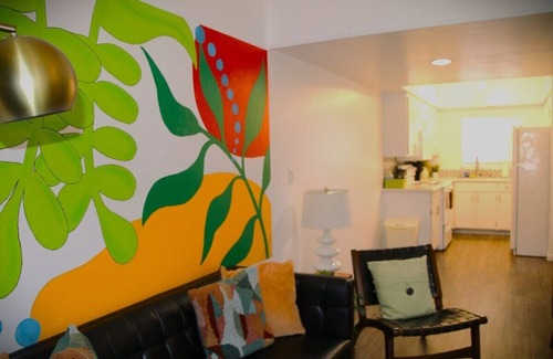 Arts District House | Loft 2 Cheerful Mid-Century - Walk to Old Town!