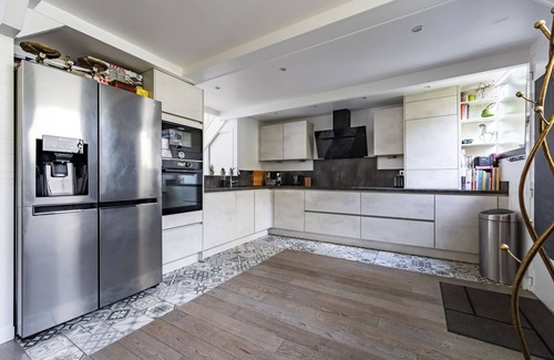 Saint-Fargeau Apartment | Loft Luxe in the Boho 20th, by Veeve