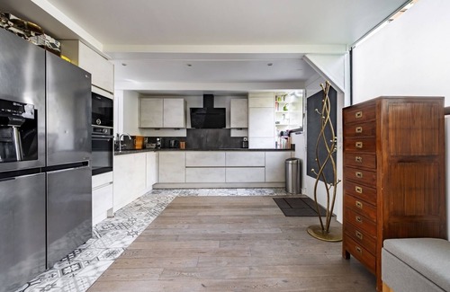 Saint-Fargeau Apartment | Loft Luxe in the Boho 20th, by Veeve