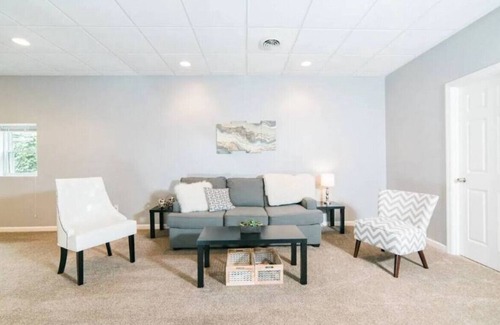 Central Northside House | Loft North Shore Apartment | Parking |Pool Table