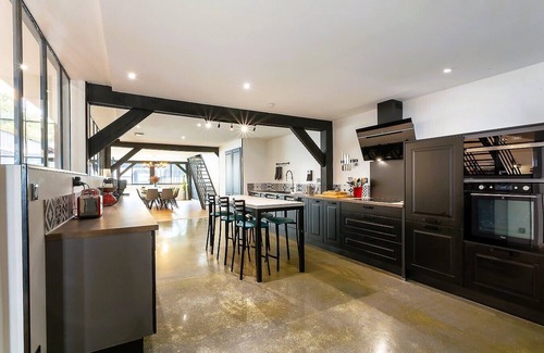 Vouvray House | Loft with swimming pool and apartment