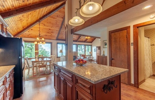 Treeloft Cabin | Lofty Pursuits: Spectacular View + EV Charger