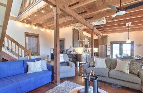 Carlton House | Lofty Vibes | Vineyard Views