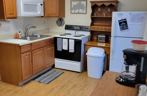 Schnellville House | Log Cabin 12 with Hot Tub at Osborn Boat Ramp on Patoka Lake