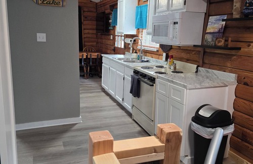 Schnellville House | Log Cabin 2 at Osborn Boat Ramp on Patoka Lake