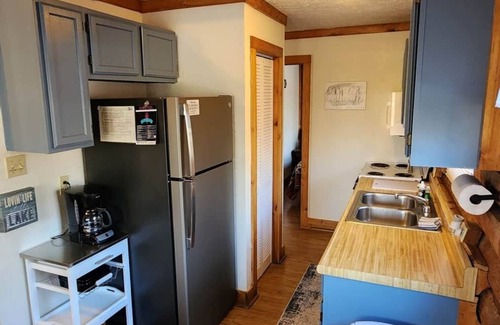 Schnellville House | Log Cabin 3 at Osborn Boat Ramp on Patoka Lake