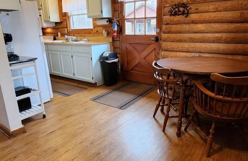 Schnellville House | Log Cabin 4 at Osborn Boat Ramp on Patoka Lake