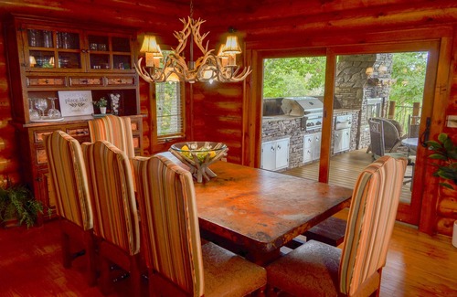 Mountain Air Cabin | Log Cabin 5BR Mountain Views Private Club Access