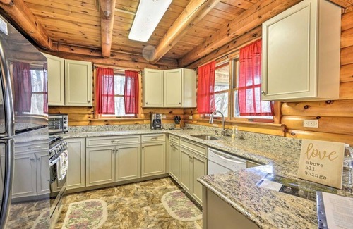 Pleasant Mount Cabin | Log Cabin and Suites Autumn Midweek - 35% OFF Promo!