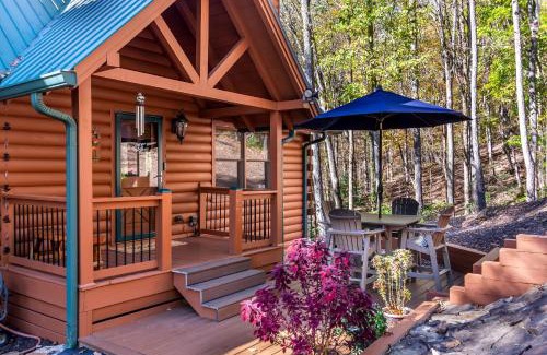Dahlonega House | Log Cabin & Carriage House, Lake, Wineries, Hiking