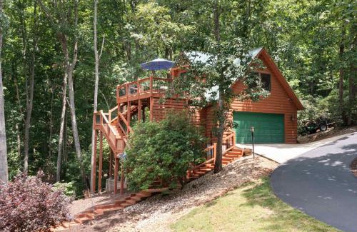 Dahlonega House | Log Cabin & Carriage House, Lake, Wineries, Hiking