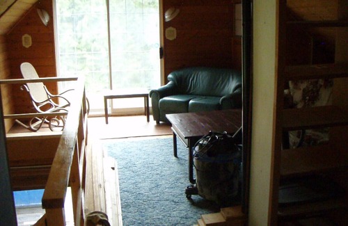 Cedarvale House | Log cabin in the woods get away, cell service 10 minutes by car!