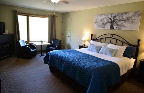 Seguin Hotel | Log Cabin Inn