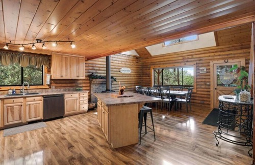 Pine Cabin | Log cabin loaded with amenities and king beds