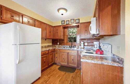 Blowing Rock House | Log cabin on peaceful river