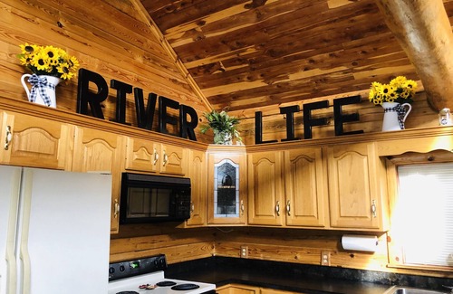 Doniphan Cabin | Log Cabin on the Current River