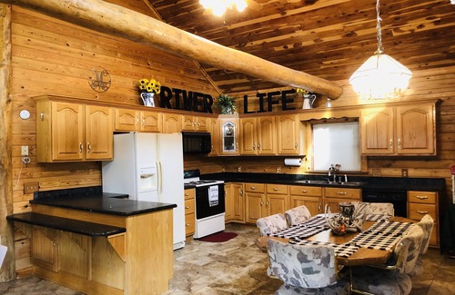 Doniphan Cabin | Log Cabin on the Current River