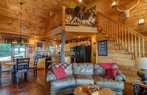 Murphy Cabin | LOG CABIN W/LONG-RANGE MOUNTAIN VIEWS! HUGE DECK W/FIRE PIT & GRILL. DISCOUNTS!