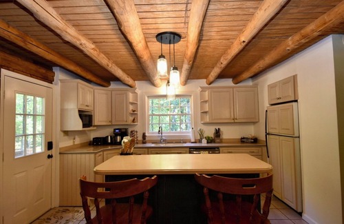 St. Michaels Cabin | Log Cabin, Woodland Retreat, Family & Pet-Friendly-St. Michaels