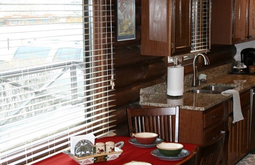 Cody House | Log home just 32 miles to the east gate of Yellowstone National Park