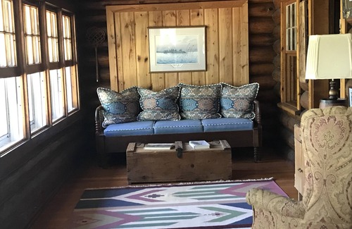 Nevis Cabin | Log Home on beautiful lake setting! Stunning sunsets and room to unpack & relax.