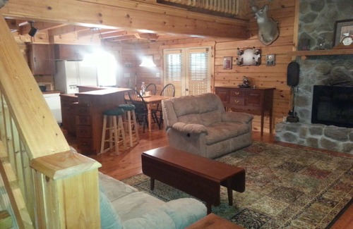 West Augusta House | Log Home Retreat On Picturesque Private Farm