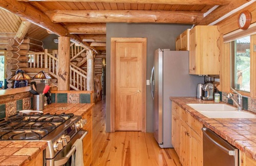 Basalt Cabin | Log Home w/Stunning Views Hiking Fishing Paradise