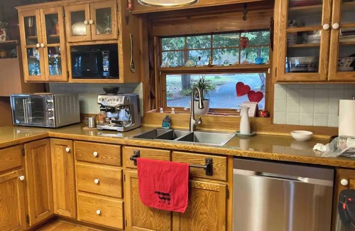 Union Bay Ski Chalet | Log Home with 4 bedrooms 3 bathrooms