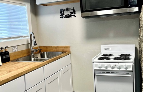 Spenard Cabin | Log house in heart of Anchorage
