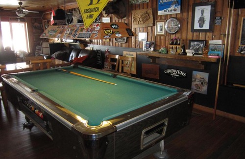 Avola Cabin | Log Inn & Pub