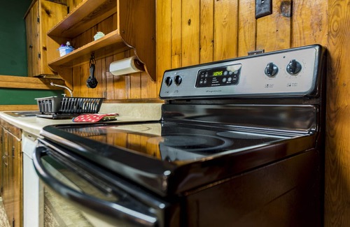 Mentone Cabin | Log Inn to your vintage vacation experience.