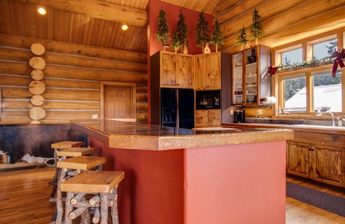 Baldy Mountain House | Log View Lodge Dog FriendlyUnobstructed Views From Every Room Private Hot Tub