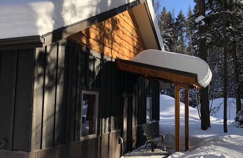 Whitefish Cabin | Logan Cabin - Private Outdoor Hot Tub - Glacier Country Cabins and Rec, Inc.