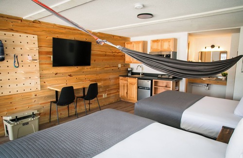 South Fork Cabin | LOGE Wolf Creek