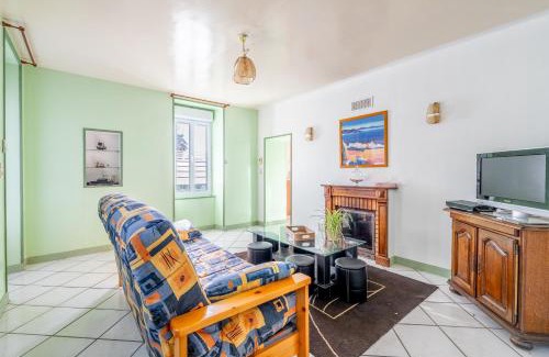 Saint-Hilaire-de-Voust House | Logement 3ch 8 personnes