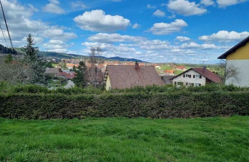 Orchamps-Vennes Apartment | Logement dans maison + extérieur