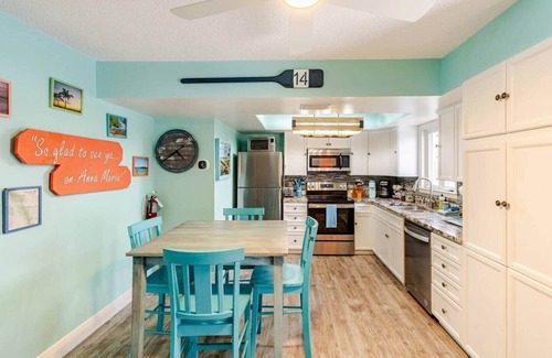 Holmes Beach House | Loggerhead - AMI Oasis w/Private Pool + Golf Cart