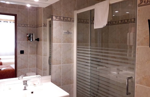 Creney-pres-Troyes Hotel | Logis De France Des Sources