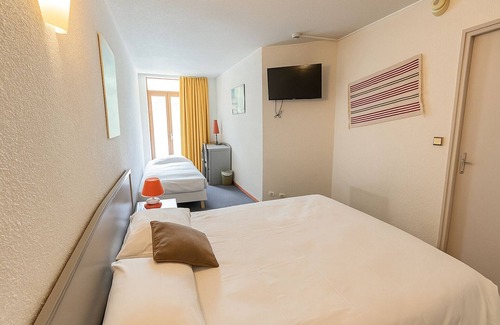 Faverges-Seythenex Hotel | Logis Hôtel de Genève