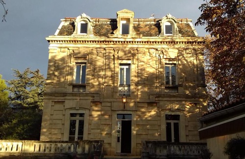 Villeneuve-les-Avignon Hotel | Logis Hôtel - Restaurant Résidence Les Cèdres