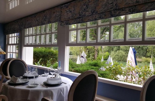 Germigny-l'Eveque Hotel | LOGIS - Hôtel & Restaurant Le Gonfalon