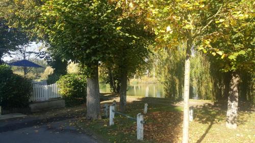 Germigny-l'Eveque Hotel | LOGIS - Hôtel & Restaurant Le Gonfalon