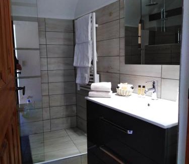 Grospierres Hotel | Logis Hôtel Restaurant Gîte La Bastide du Vébron