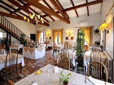 Le Barroux Hotel | Logis Hôtel Restaurant Les Géraniums