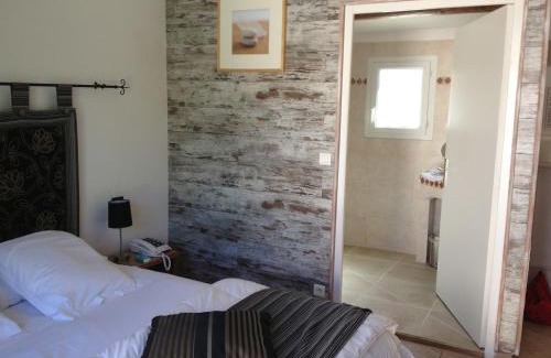 Rousset Hotel | Logis Hôtel & Spa Déjeunez Sous L'Arbre