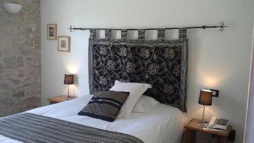 Rousset Hotel | Logis Hôtel & Spa Déjeunez Sous L'Arbre